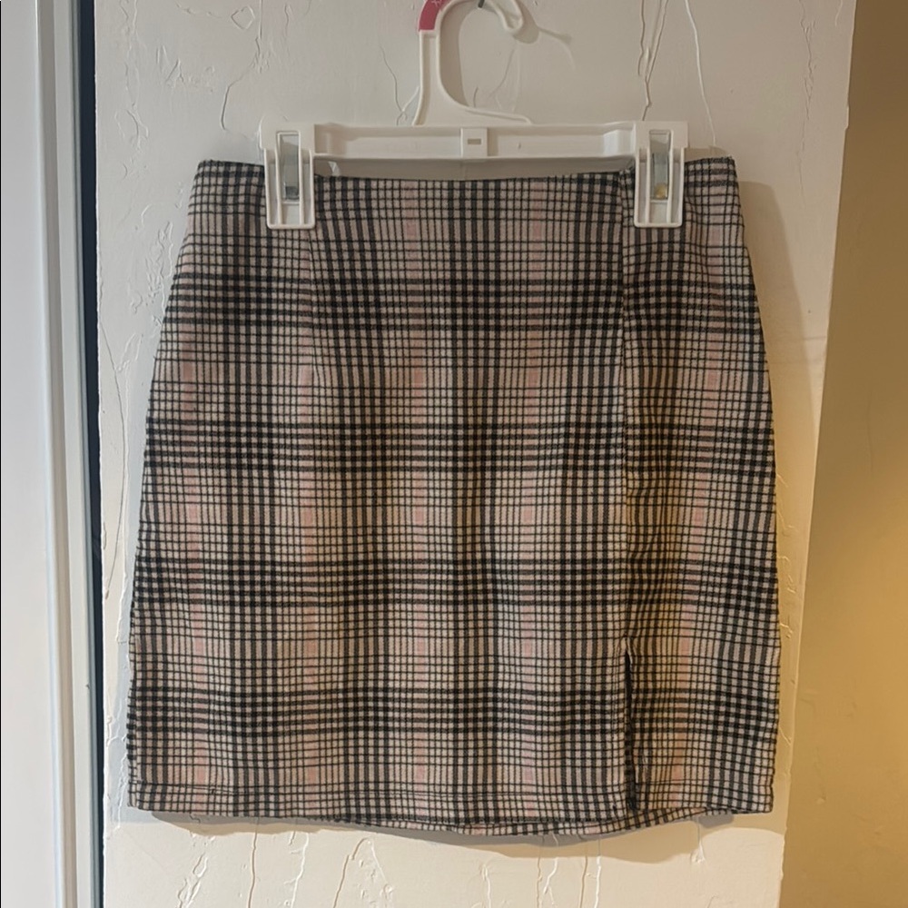 Chic Plaid Skirt - Black and Cream